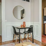 Appartement de 377 m² avec 1 chambre(s) en location à Paris