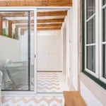 Rent 5 bedroom apartment of 70 m² in Lisboa