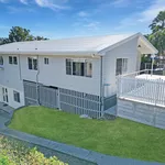 Rent 6 bedroom house in Cannonvale