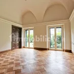 Rent 5 bedroom house of 453 m² in Rome