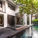 Rent 4 bedroom house of 300 m² in Bangkok