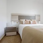 Rent 4 bedroom apartment in Valencia