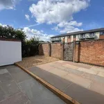 Rent 3 bedroom flat in East Midlands