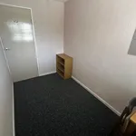 Rent 3 bedroom flat in East Midlands