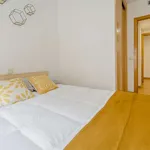 Rent a room of 80 m² in madrid