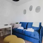 Rent 1 bedroom apartment of 301 m² in Paris