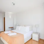 Rent 1 bedroom apartment of 1001 m² in Porto