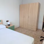 Rent a room of 120 m² in Murcia