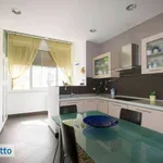 Affitto 6 camera appartamento di 144 m² in Palermo