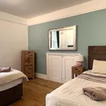 Rent 4 bedroom apartment of 969 m² in London