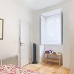 Rent 2 bedroom apartment of 80 m² in lisbon