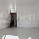 Affitto 4 camera appartamento di 90 m² in Monte-di-procida