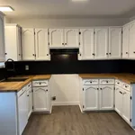 Rent 5 bedroom apartment in Magog