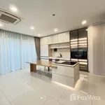 Rent 4 bedroom house of 371 m² in Bangkok