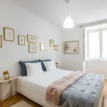 Rent 2 bedroom apartment of 60 m² in Porto