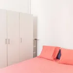 Rent a room of 220 m² in madrid