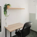 Rent a room of 97 m² in Granada