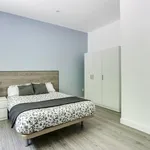 Rent 5 bedroom apartment in Madrid