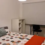 Rent a room of 90 m² in lisbon