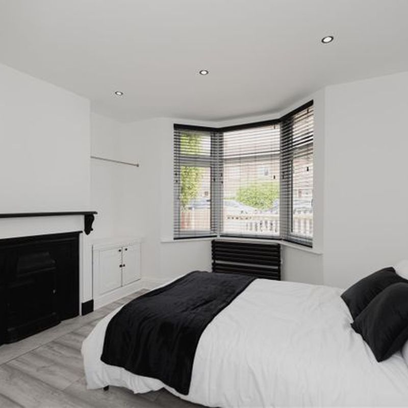 Room to rent in Horley Road, Redhill RH1