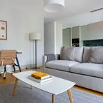 Rent 2 bedroom apartment of 990 m² in Lisbon