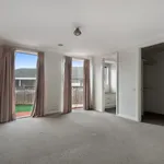 Rent 4 bedroom house in Point Cook