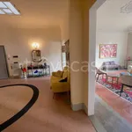 Affitto 6 camera appartamento di 177 m² in Firenze