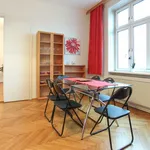 Miete 3 Schlafzimmer wohnung von 893 m² in Vienna