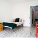 Rent 4 bedroom apartment in Barcelona