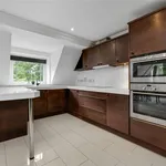 Rent 3 bedroom flat in Elmbridge