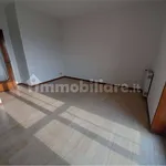 Affitto 4 camera appartamento di 80 m² in Piacenza