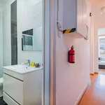 Rent a room of 90 m² in lisbon