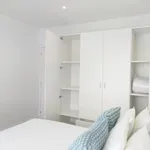 Rent 4 bedroom apartment in Barcelona