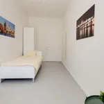 Rent 4 bedroom apartment in Prague