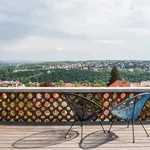 Pronajměte si 5 ložnic/e dům o rozloze 192 m² v Prague