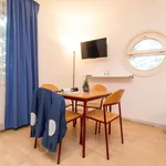 Rent 1 bedroom apartment of 344 m² in vienna