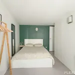 Appartement de 355 m² avec 1 chambre(s) en location à Paris