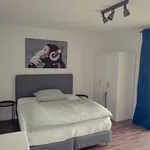 Miete 3 Schlafzimmer wohnung von 861 m² in Frankfurt