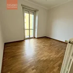 Affitto 5 camera appartamento di 145 m² in Torino