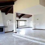 Rent 5 bedroom house of 850 m² in Rome