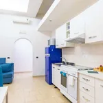 Rent 4 bedroom apartment of 64 m² in Naples