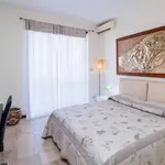 Rent 4 bedroom apartment in Milan