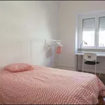 Rent a room of 160 m² in lisbon