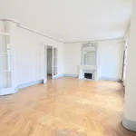 Rent 6 bedroom apartment of 209 m² in Paris 