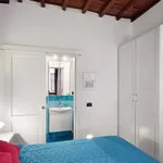 Rent 6 bedroom apartment of 70 m² in Florence