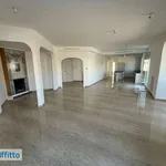 Rent 6 bedroom apartment of 282 m² in Rome