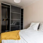 Appartement de 560 m² avec 2 chambre(s) en location à Paris