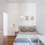 Rent a room of 160 m² in lisbon