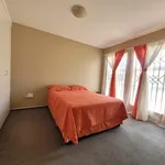 Rent 2 bedroom apartment in Roodepoort