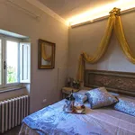 Rent 5 bedroom apartment in Cortona